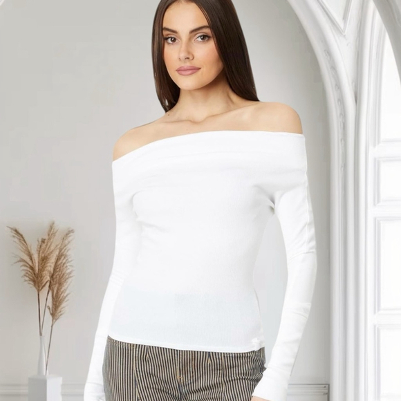 Free People Tops - Free People Off-Shoulder White Top Size M/L NWOT